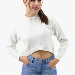 Suéter corto tejido blanco perla con cuello alto