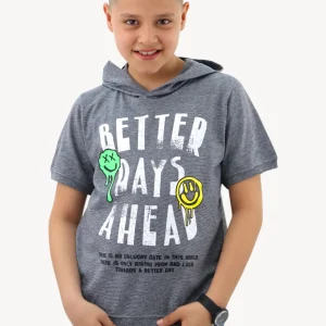 Playera manga corta con capucha y estampado